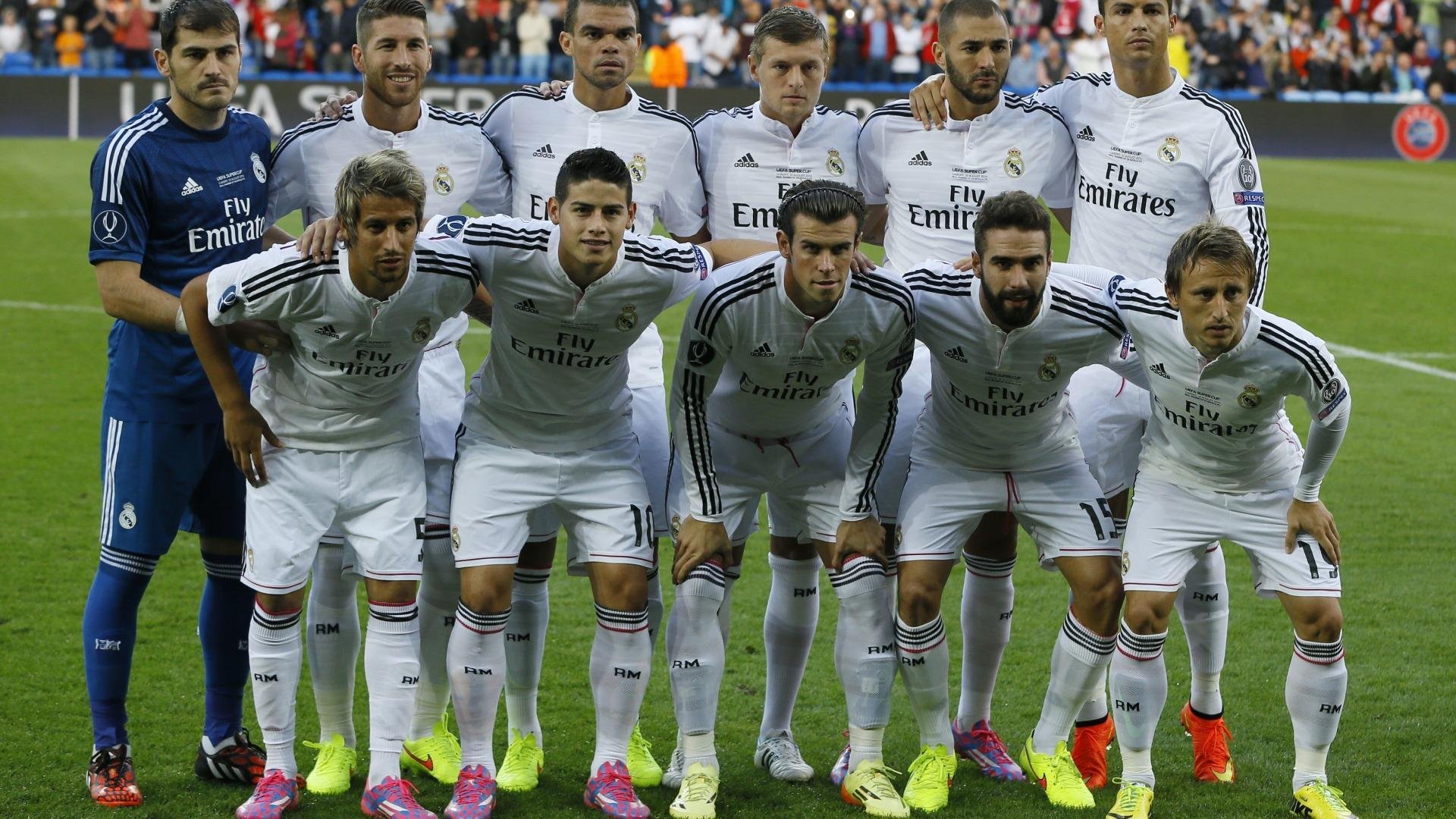 球迷狂欢节:全球各地的重要足球庆典,足球球迷欢呼