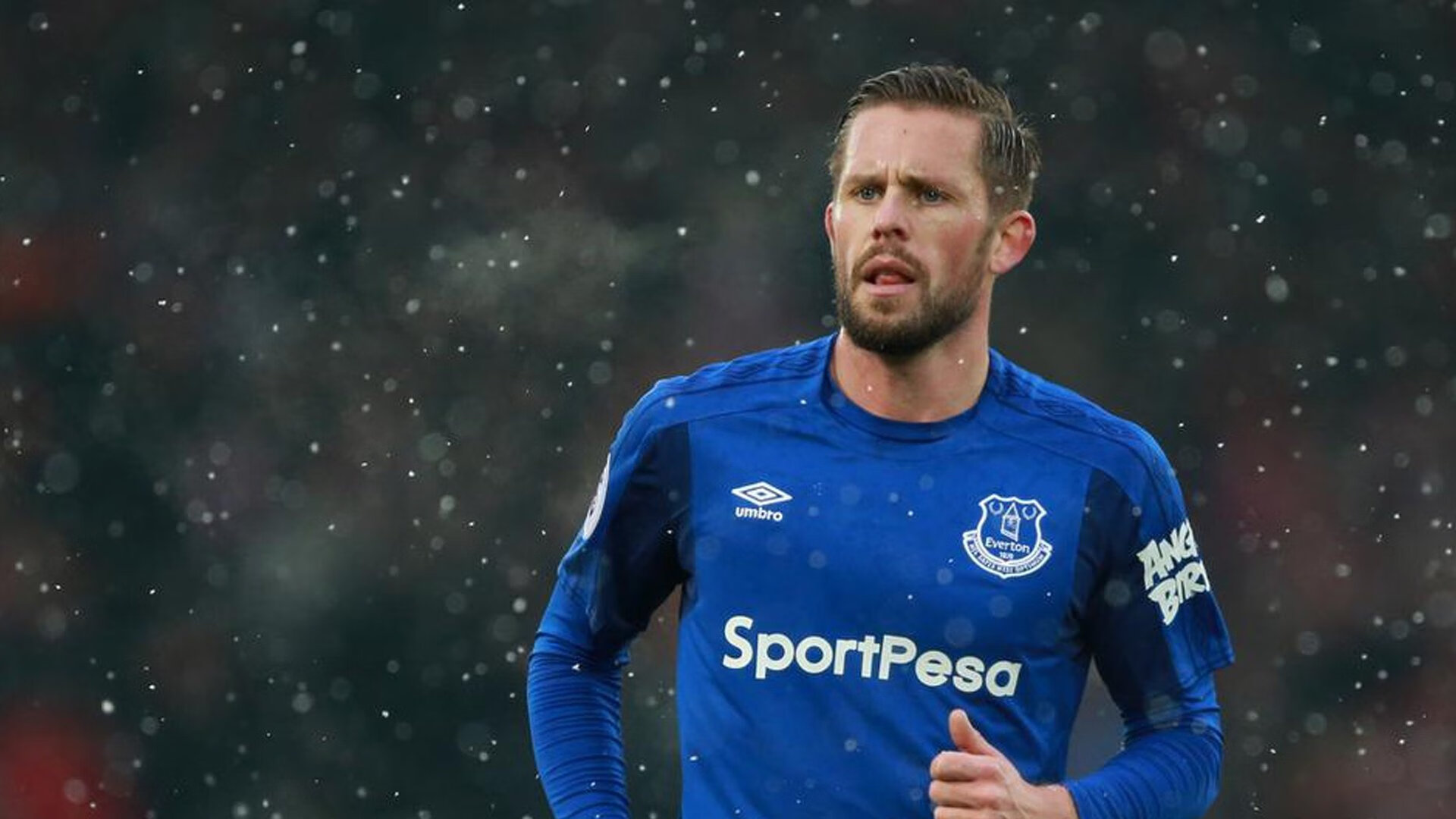 美国队中场罗德里格斯在巴黎奥运会上展现出强大的组织能力，后卫罗德里格斯