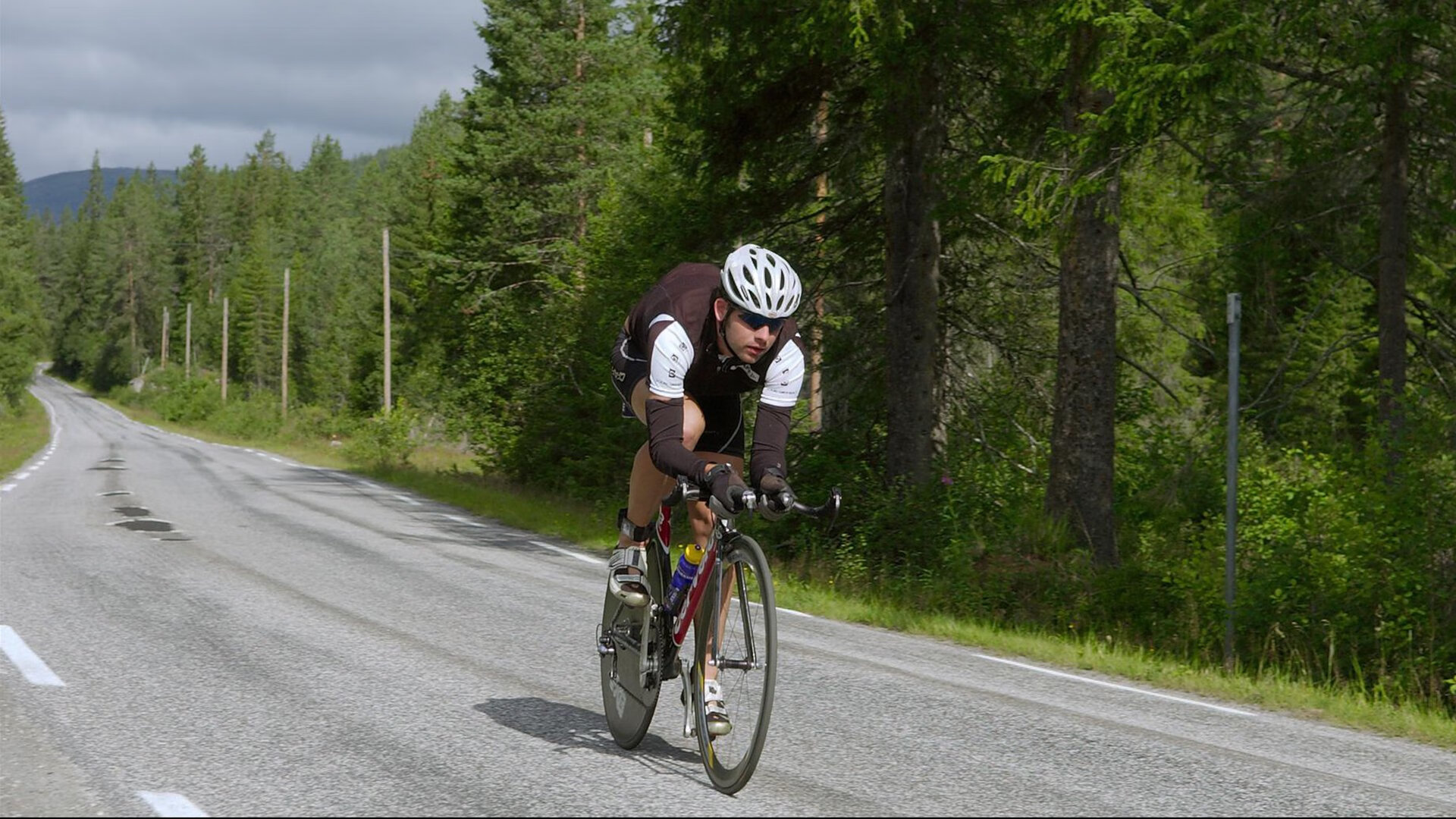 逆境中的坚守：车手面对挑战的故事